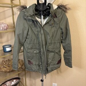 Ambiance  Olive Green Faux Fur Hood Sherpa Lined Parka Size M